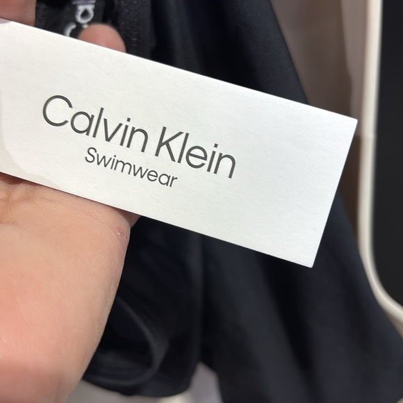 Calvin Klein Mesh V-neck cross over, scoop back,ruched side,padded 1 pc.swimsuit - Picture 11 of 11